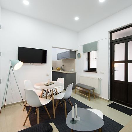 Gorgeous Brasov Flat With Patio And Mountain Views Apartment Luaran gambar