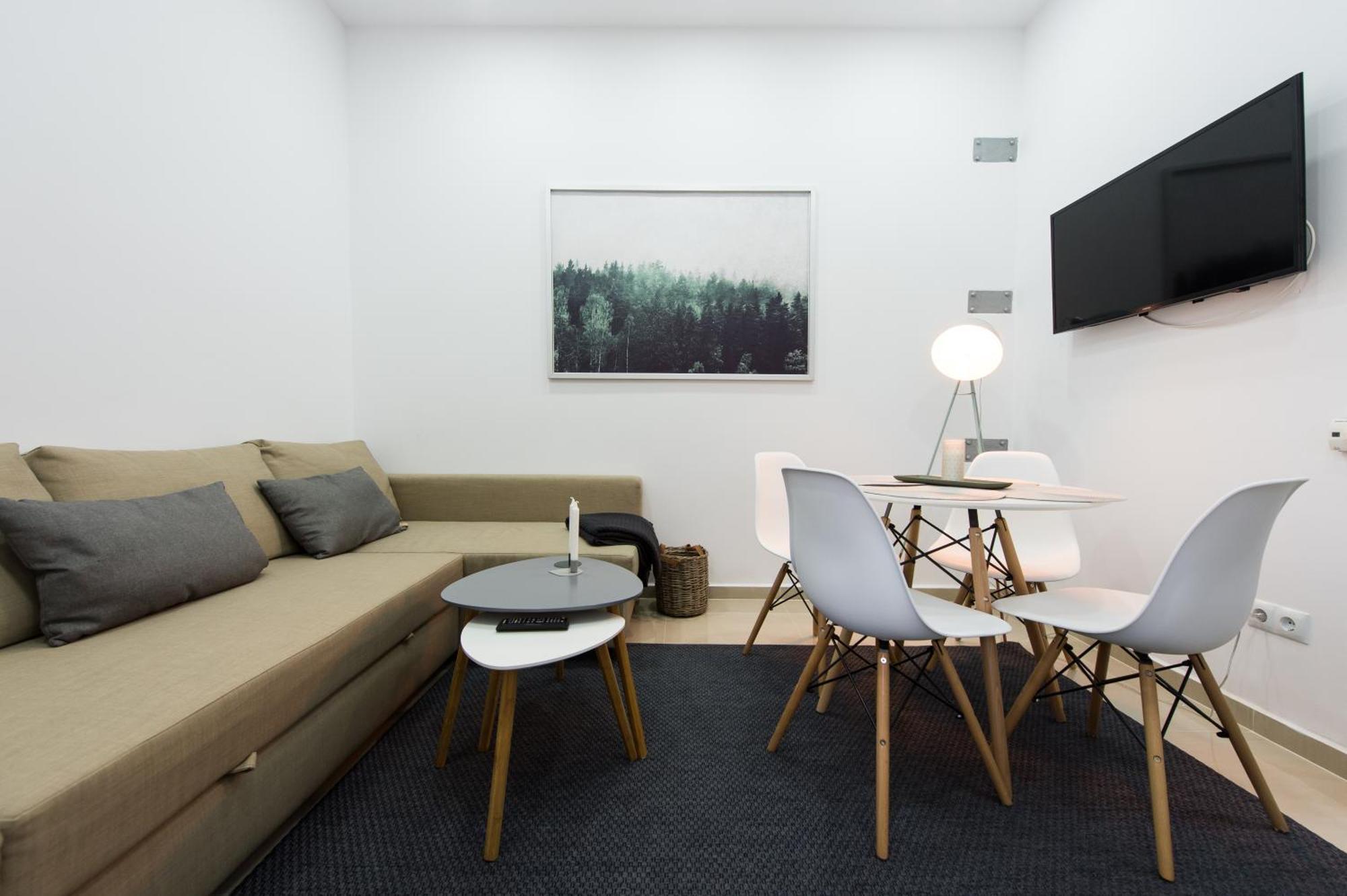 Gorgeous Brasov Flat With Patio And Mountain Views Apartment Luaran gambar