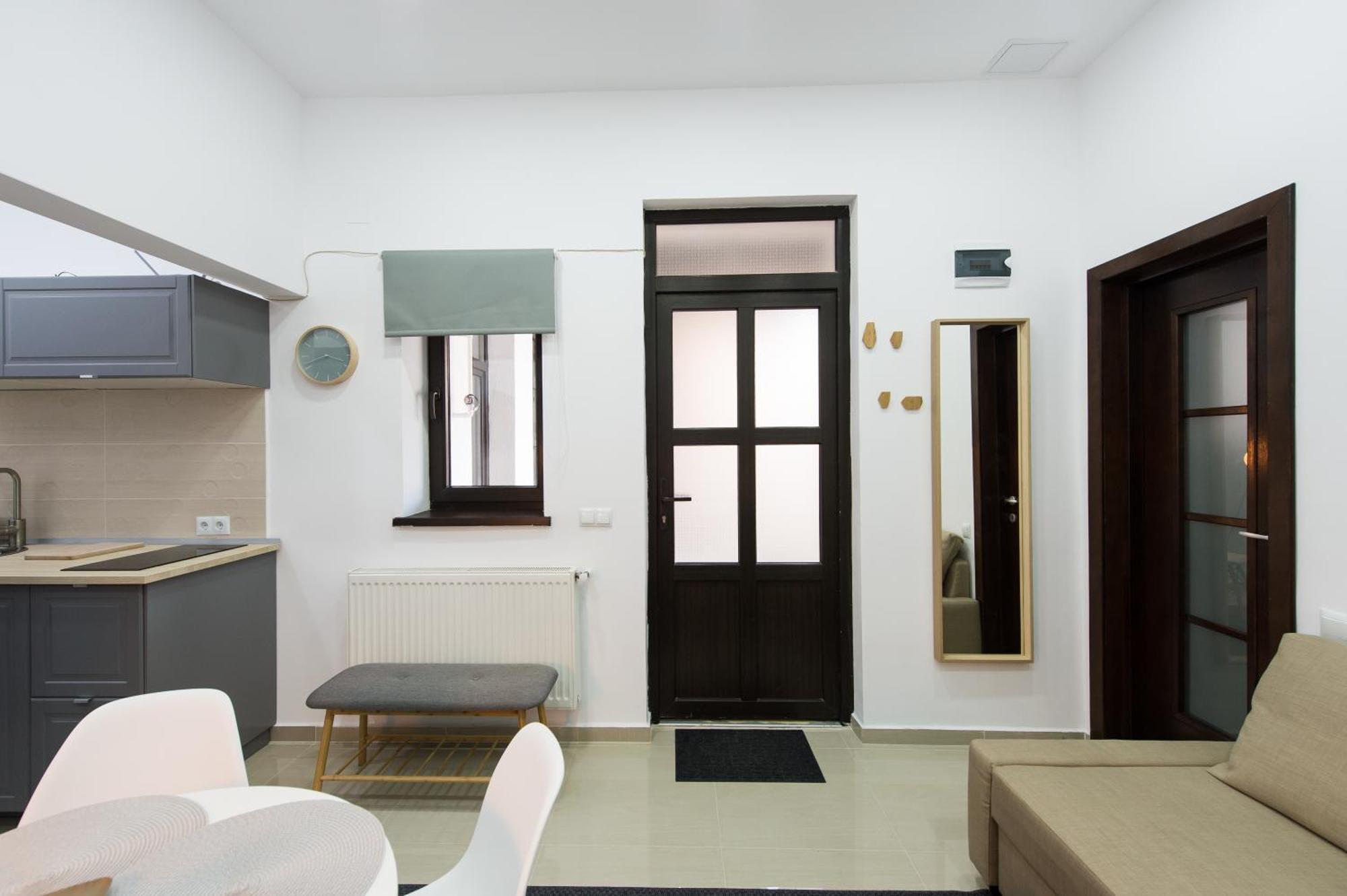 Gorgeous Brasov Flat With Patio And Mountain Views Apartment Luaran gambar