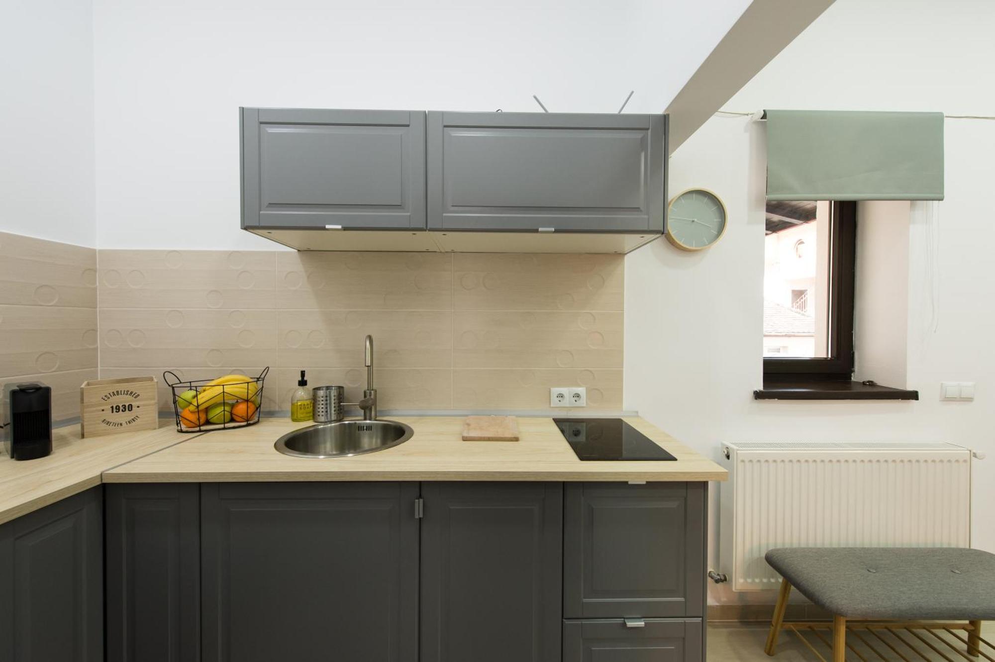 Gorgeous Brasov Flat With Patio And Mountain Views Apartment Luaran gambar