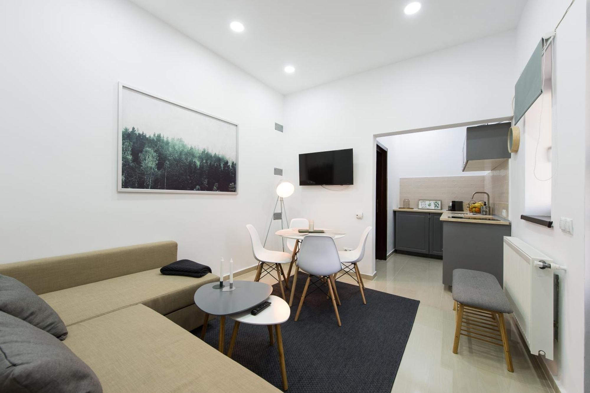 Gorgeous Brasov Flat With Patio And Mountain Views Apartment Luaran gambar
