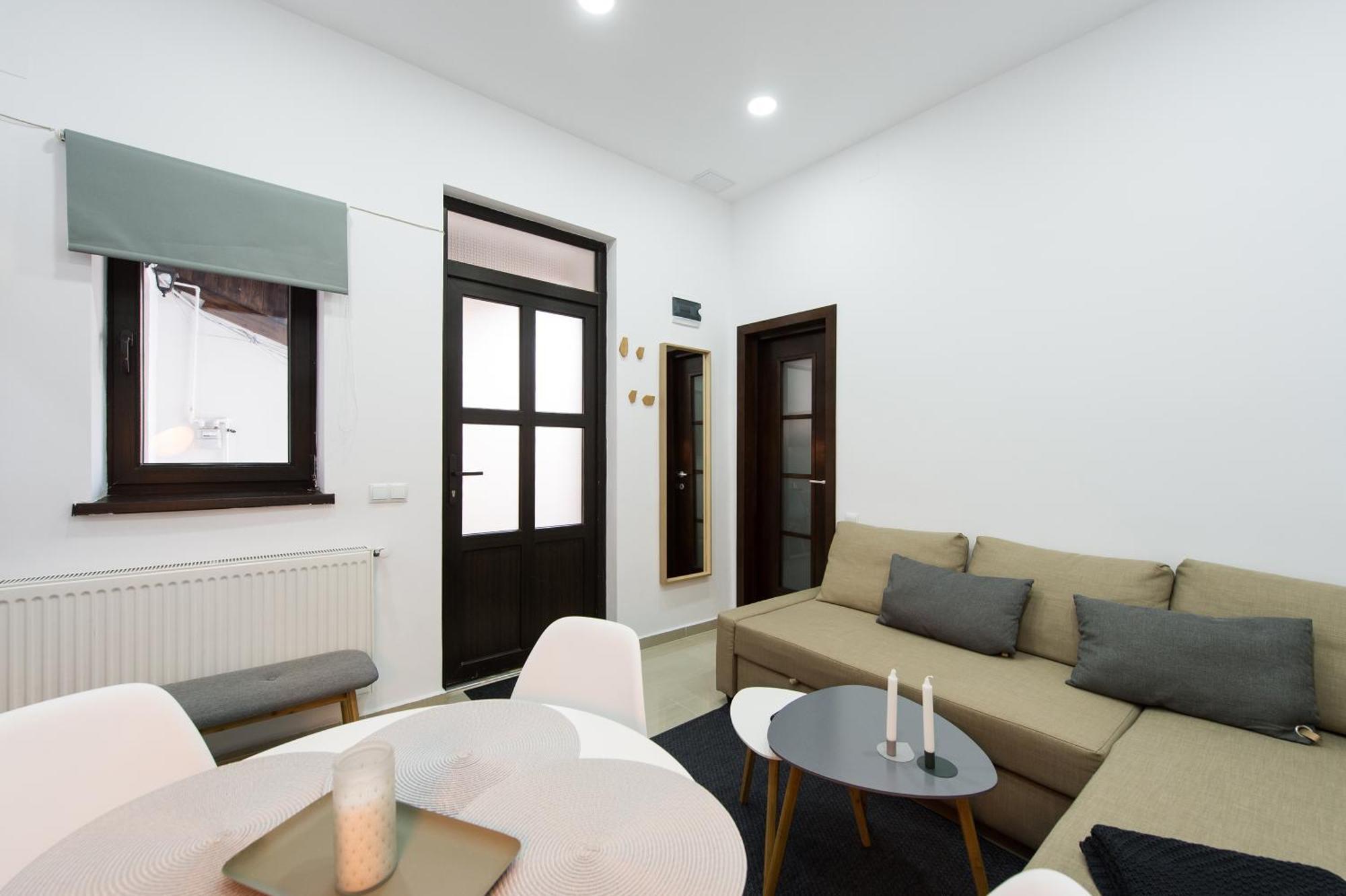 Gorgeous Brasov Flat With Patio And Mountain Views Apartment Luaran gambar