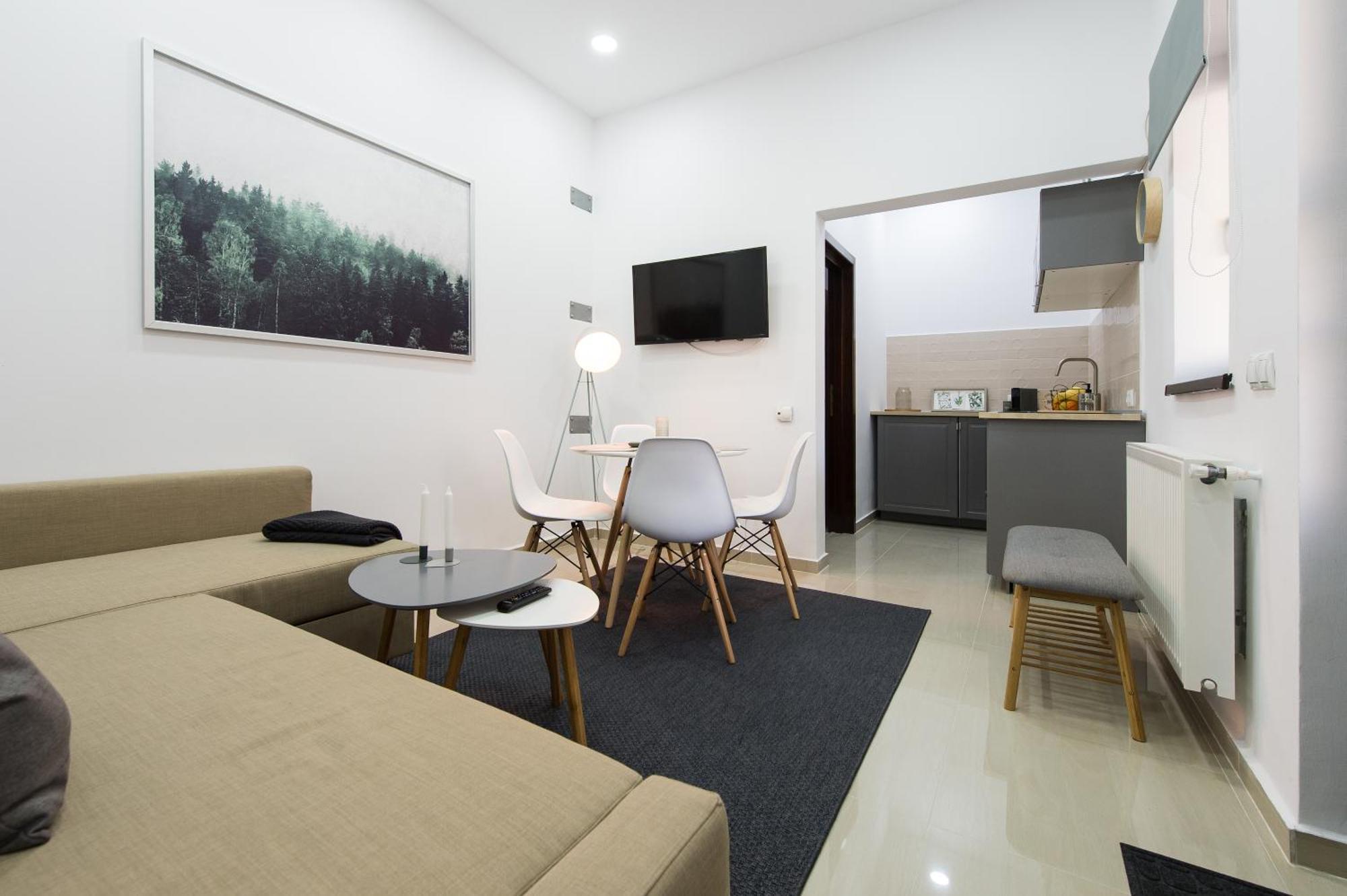 Gorgeous Brasov Flat With Patio And Mountain Views Apartment Luaran gambar