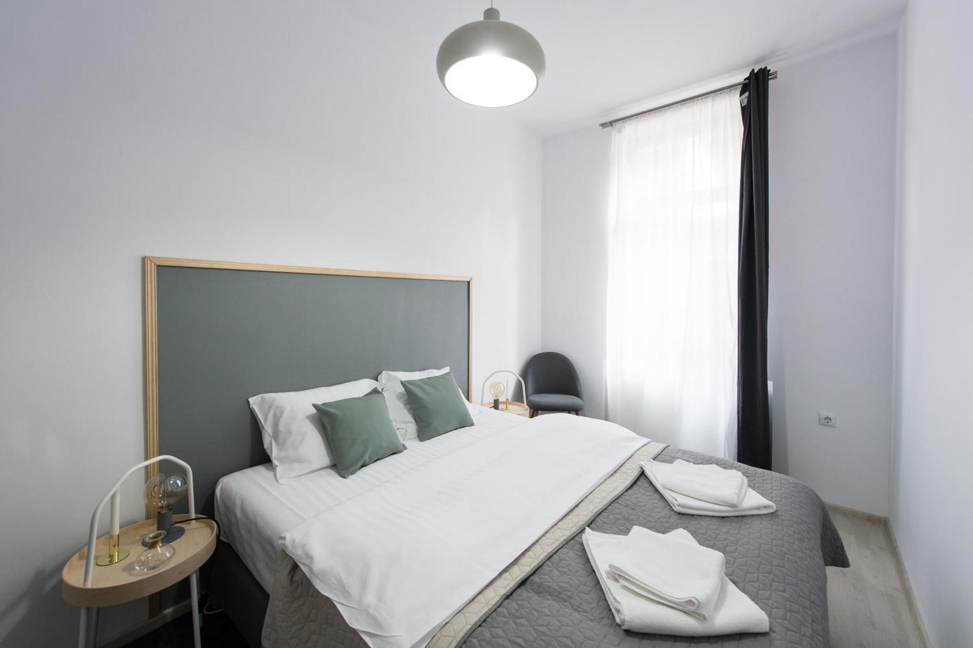 Gorgeous Brasov Flat With Patio And Mountain Views Apartment Luaran gambar